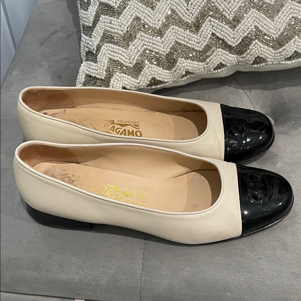 Salvatore Ferragamo Women's Two-Tone Flats 7.5